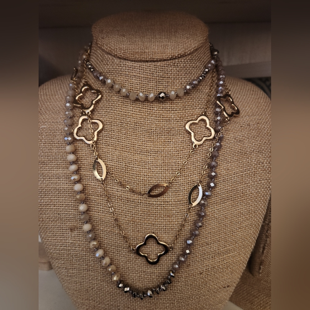 Elegant Gold and Cream Necklace